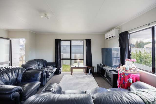 1222A Cunningham Crescent Mayfair_1