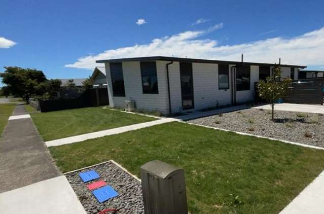 TWO BEDROOM HOME IN STRATFORD