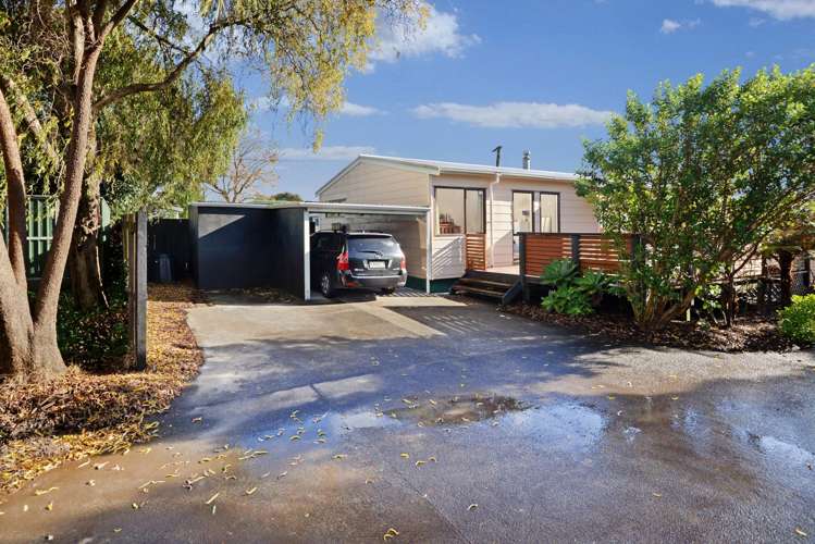 2/180 Henderson Valley Road Henderson_23