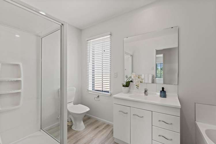 61 Travis Country Drive Burwood_22