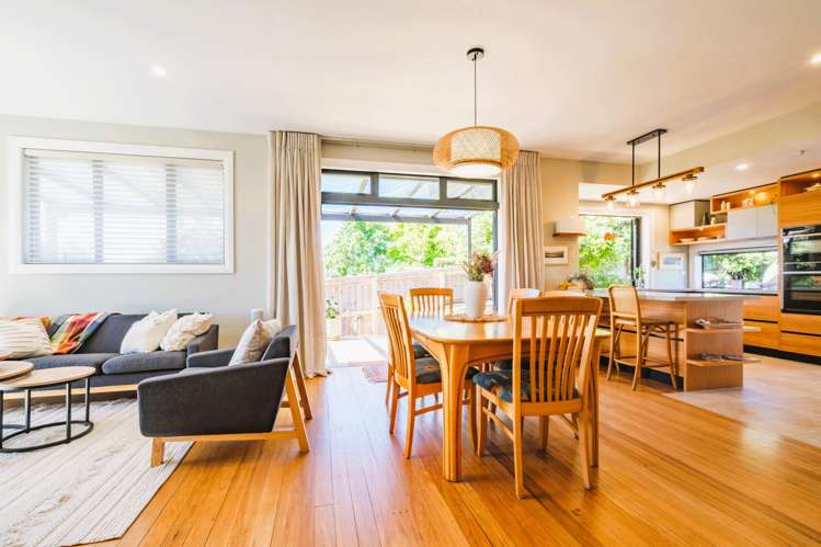 211 Old Coach Road_5