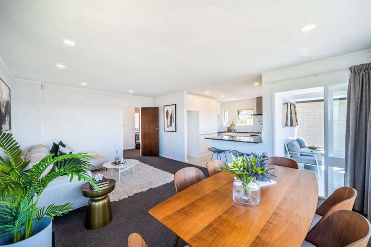 2/50 Seaview Road Castor Bay_3