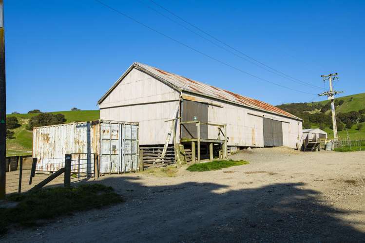 327 and 327a Taurau Valley Road Muriwai_32