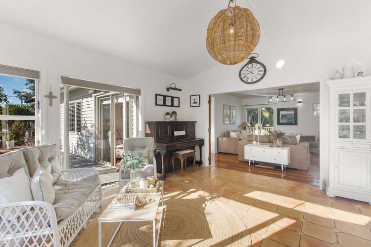 103 Beach Road Mellons Bay_5