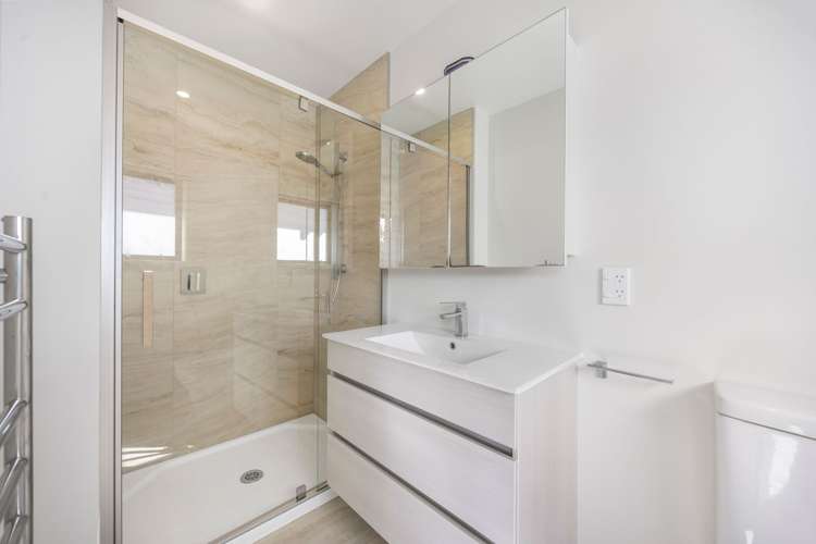 13 Henrietta Maxwell Grove Wainuiomata_9