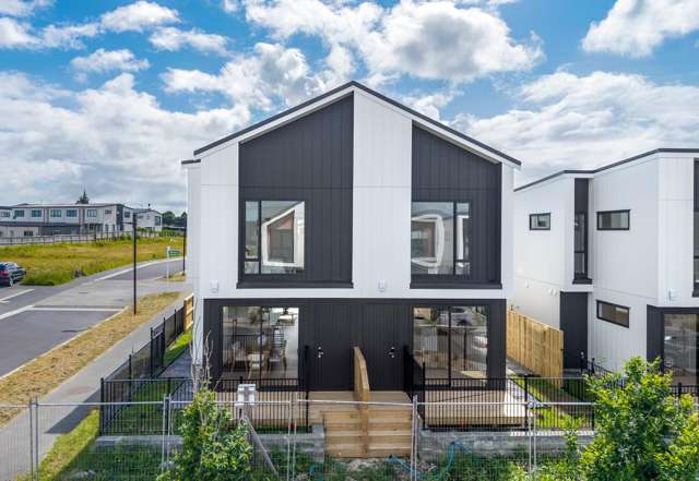 Brand New 3 Bedroom Duplex - Ensuite & 2 Carparks