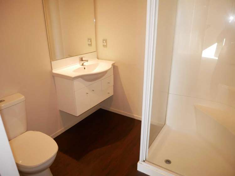 18 Henley Green Northwood_13