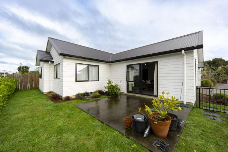 1/17 Greta Street Glenview_11