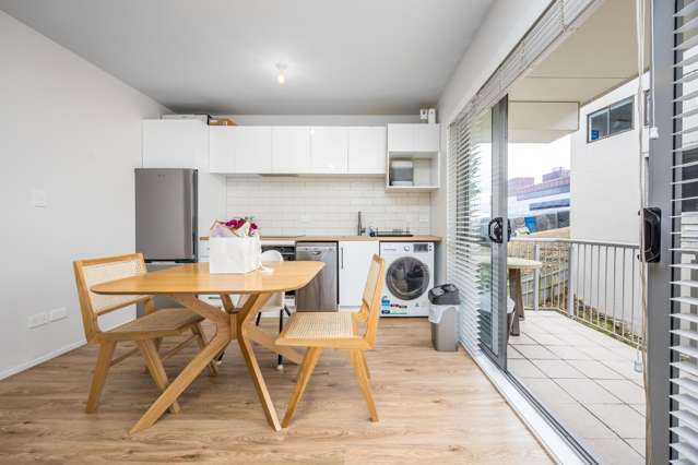 313/10 Flower Street Eden Terrace_3