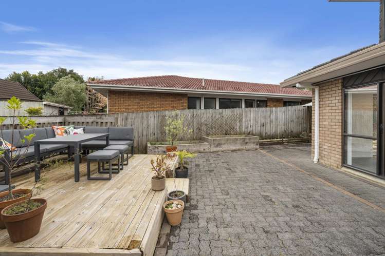 1 Lexington Drive Botany Downs_7