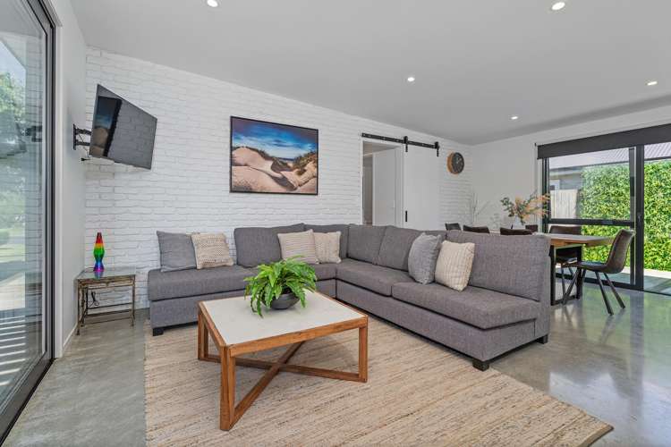 31 Longreach Drive Cooks Beach_3