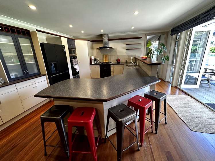 66 Shelter Drive Greenhithe_3