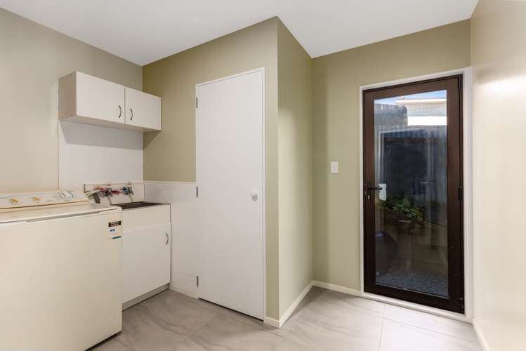 69a Mana Esplanade Paremata_20