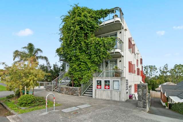 MODERN, SUNNY, 3 BEDROOM, 2 TOILETS, 1 BATHROO...