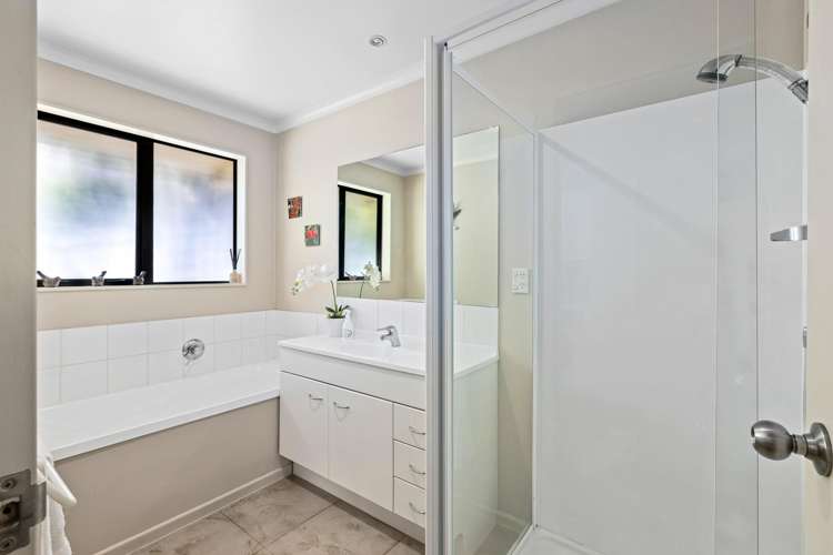 40 Rivervale Grove Stanmore Bay_17