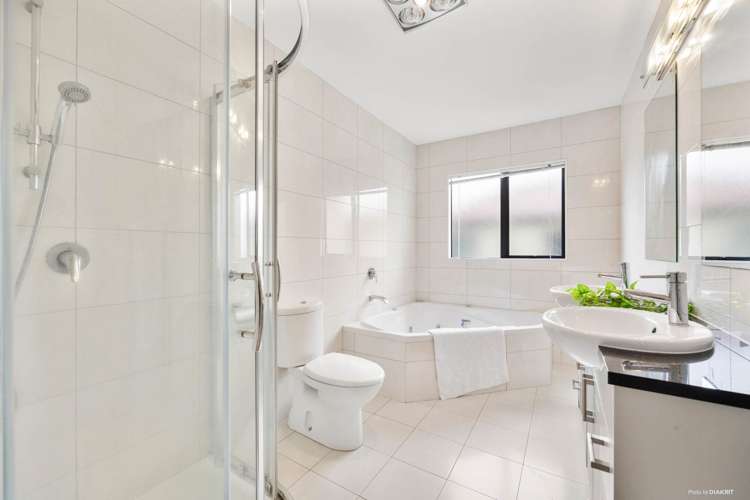 1 Askerne Drive Flat Bush_7