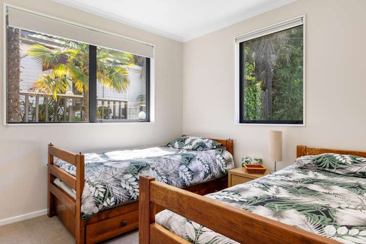 1/202 Lake Terrace Waipahihi_12