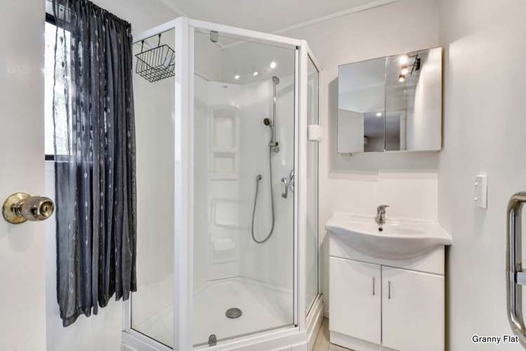 35 Surf Road Stanmore Bay_17