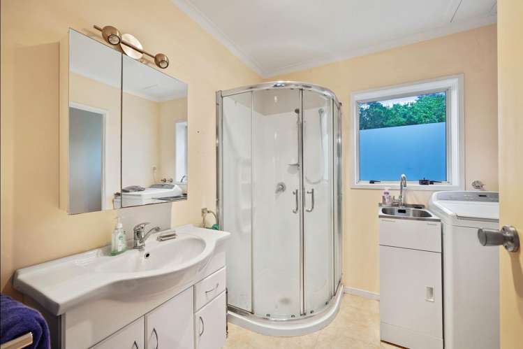 37 Haseler Crescent Mellons Bay_13