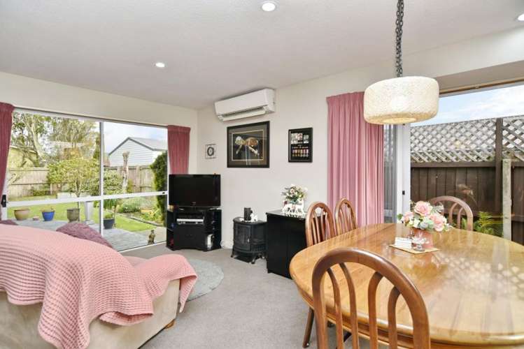 2/66 Dunedin Street Redwood_8