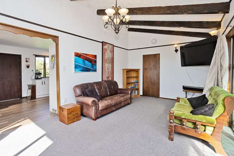 143 Black Road Otatara_11