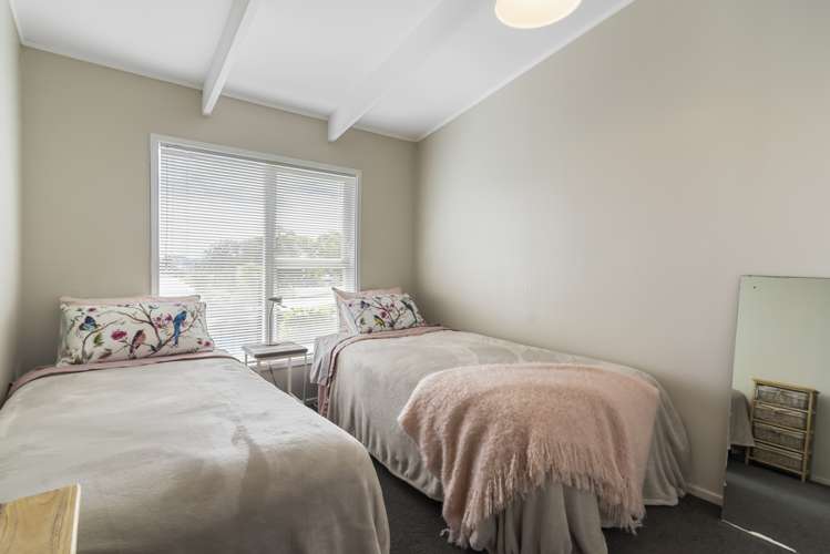 2 De Val Drive Titirangi_13