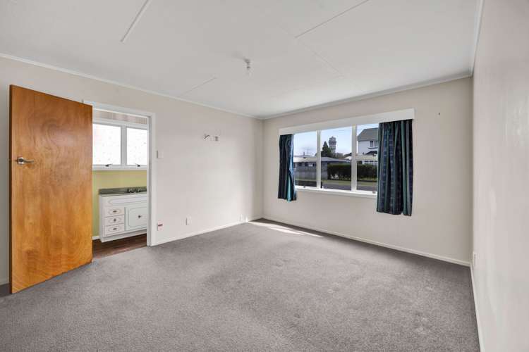 8 George Street Hawera_11