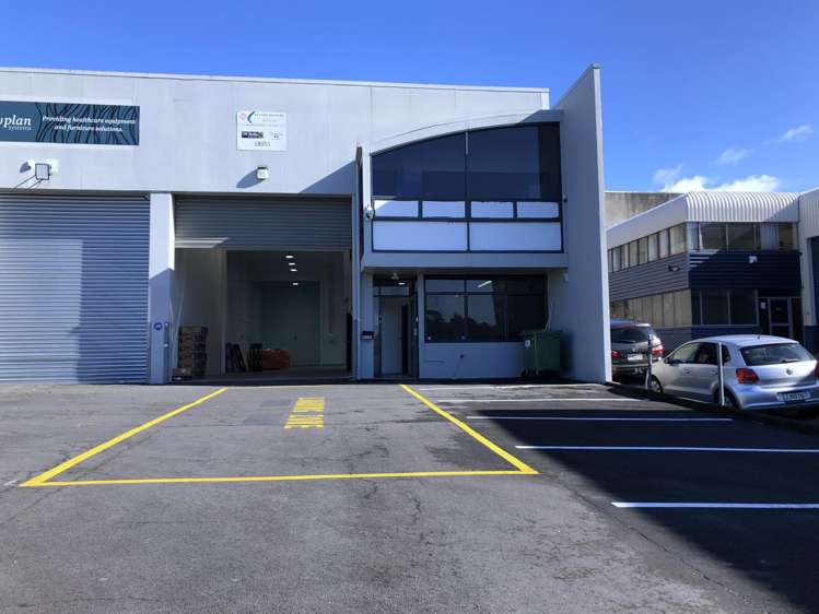 1/33-35 Waipareira Avenue_0