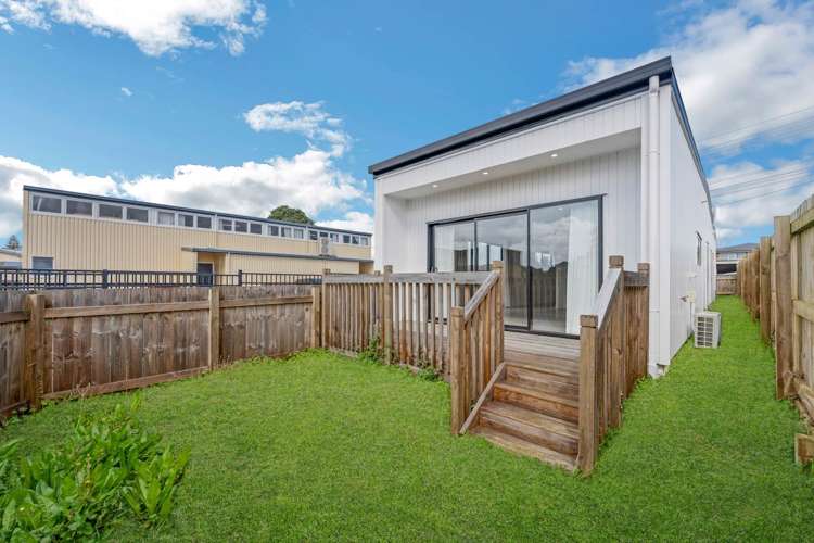 63 Flanshaw Road Te Atatu South_12