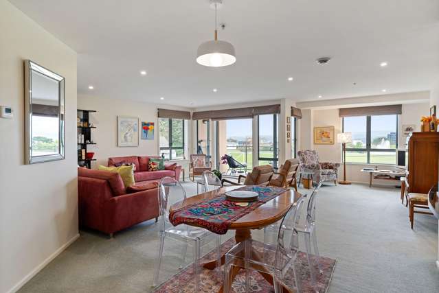 2 Bed, 2 Bath & Your Own Carpark!