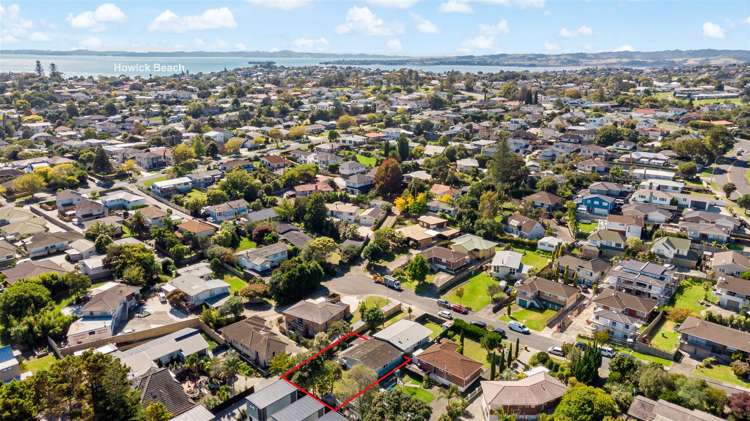 2/12 Cosy Place Howick_14