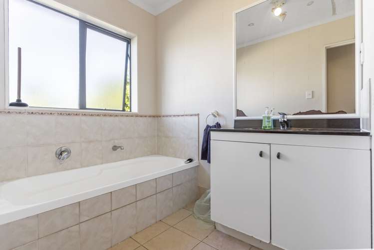 54 Etherton Drive Manurewa_11