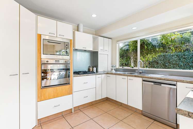 41 Headcorn Place Botany Downs_11