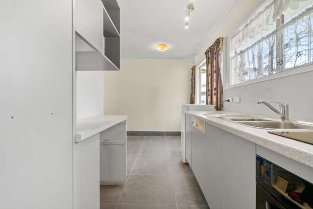 1/23 Frobisher Way Clendon Park_4