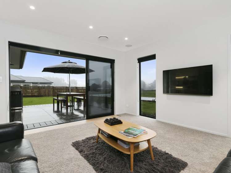 3 Hyatt Close Leamington_13