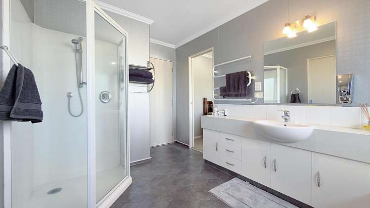 131 Mayfair Avenue Whangamatā_13