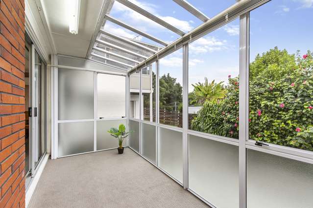 2/69 Royal View Road Te Atatu South_4