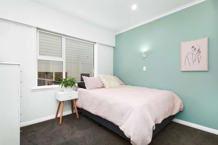 37 Sunrise Boulevard Tawa_13