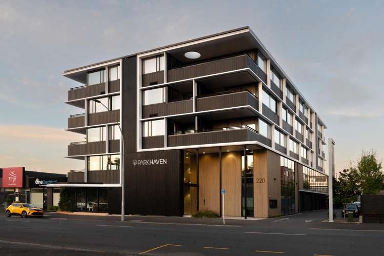 204/220 Tristram Street Hamilton Central_0