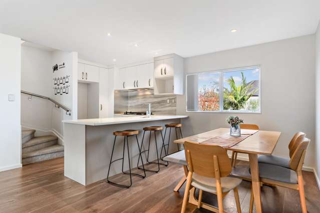 73 Bordeaux Parade Te Atatu South_4