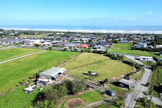 135 Coulson Road Paroa_2