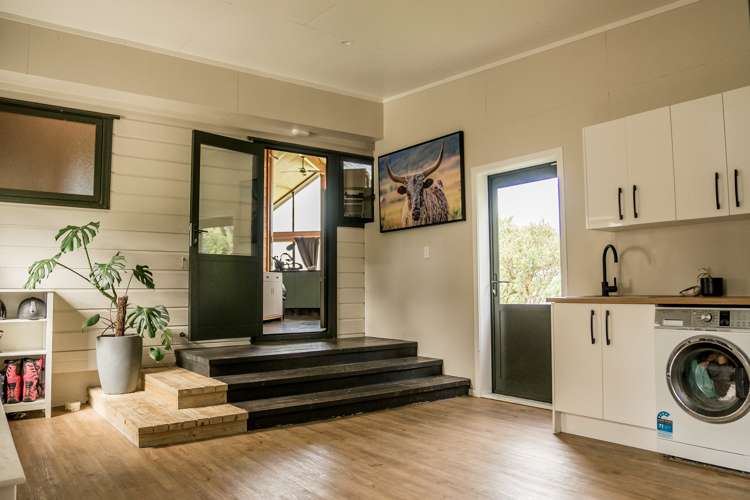 426 North Road Chatham Island_11