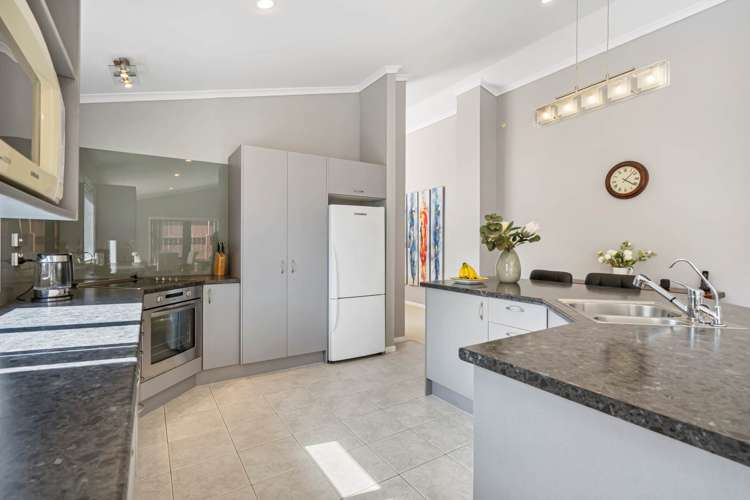 27 Newbliss Crescent East Tamaki Heights_8