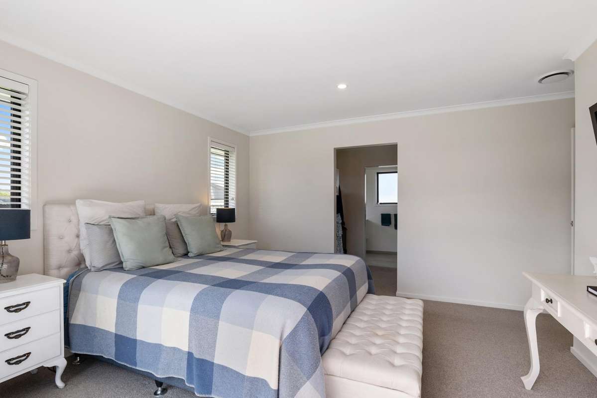 16 Memorial Crescent_5