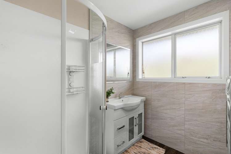 35 Charles Upham Avenue Hillmorton_12