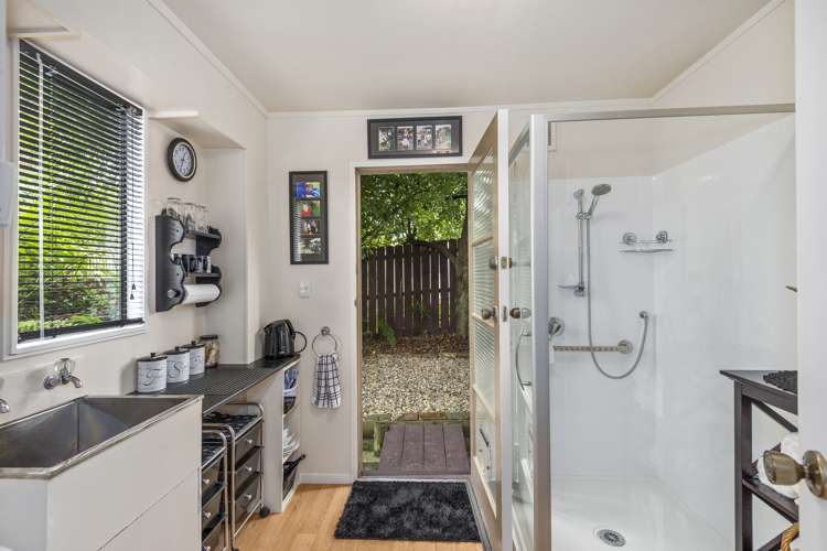 2/15 Billabong Place Botany Downs_13