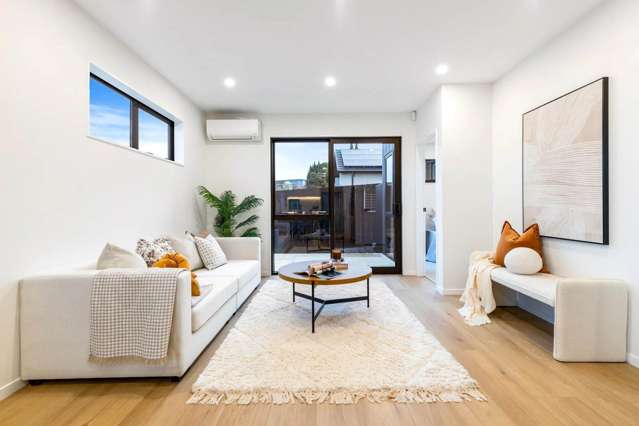 Brand New 4 bedrooms house in Botany Downs
