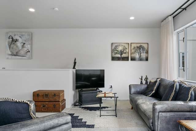 9/208 Lake Terrace Hilltop_1