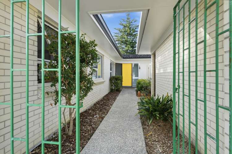 6 Fratley Avenue Farm Cove_20