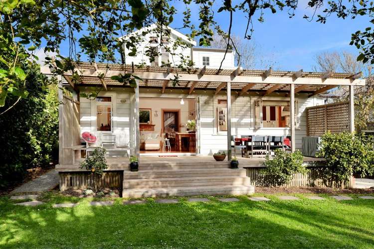 6 Ascot Avenue Narrow Neck_24